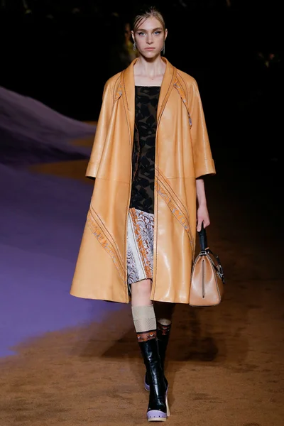 Look 26